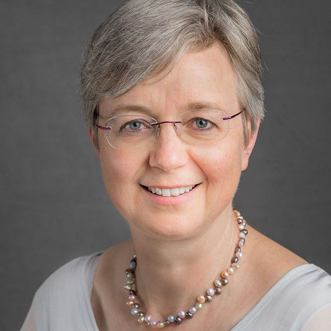 Dra. Marion Debus
